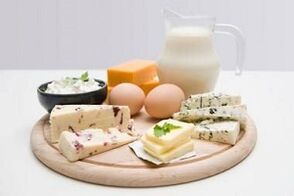 Mga itlog, low-fat dairy at fermented milk products para sa protina na diyeta